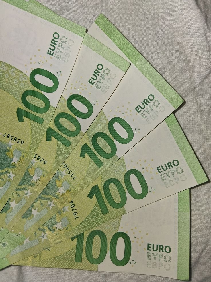 Counterfeit 100 Euro Bills