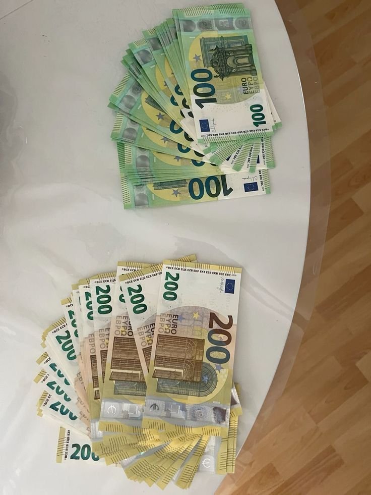 Counterfeit 100 Euro Bills